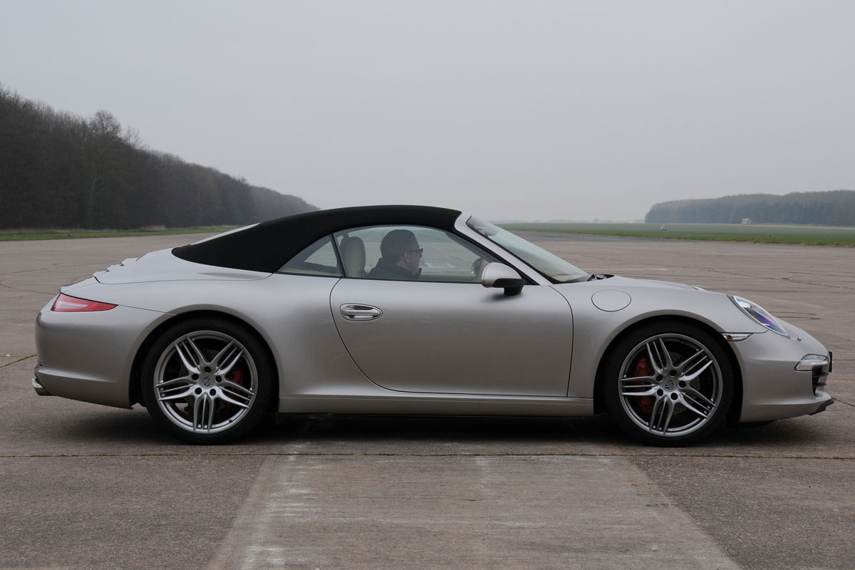 Porsche 911 Cabriolet profile