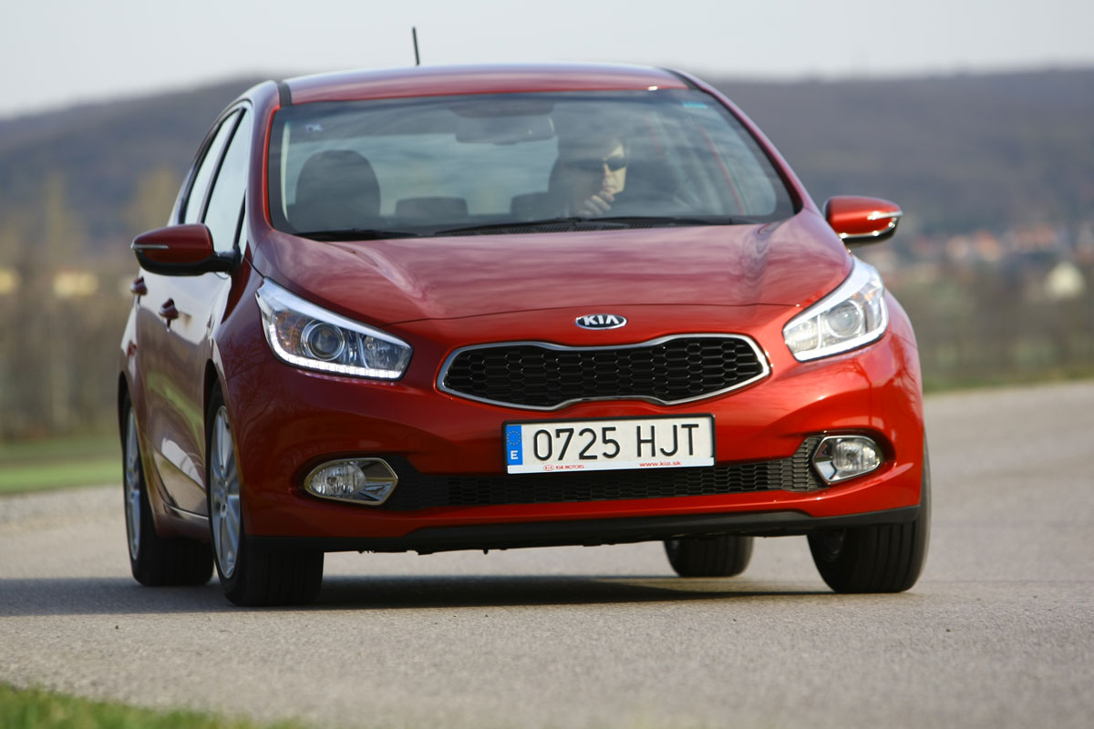 Kia Cee’d 1.6 front cornering