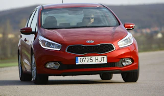Kia Cee’d 1.6 front cornering