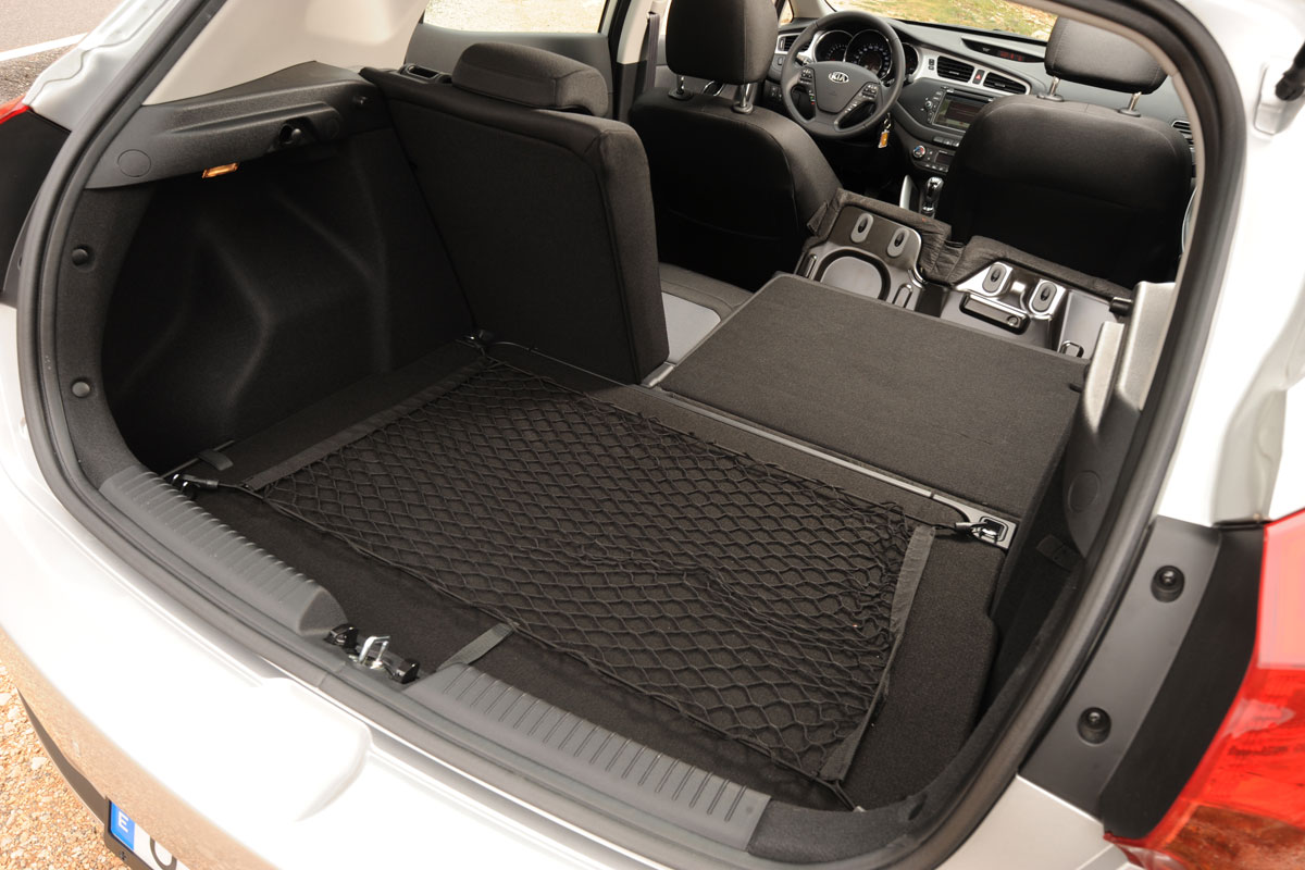 Kia Cee'd boot