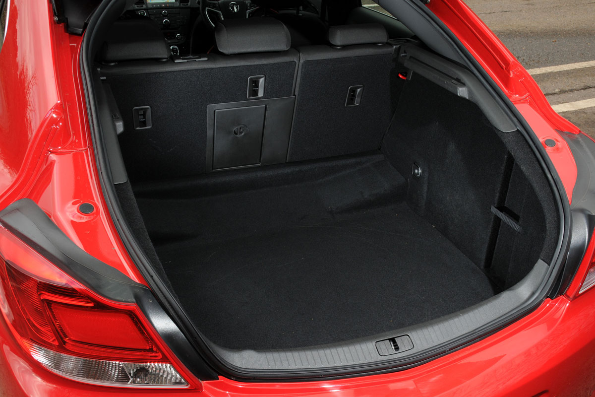 Vauxhall Insignia SRi VX-Line boot