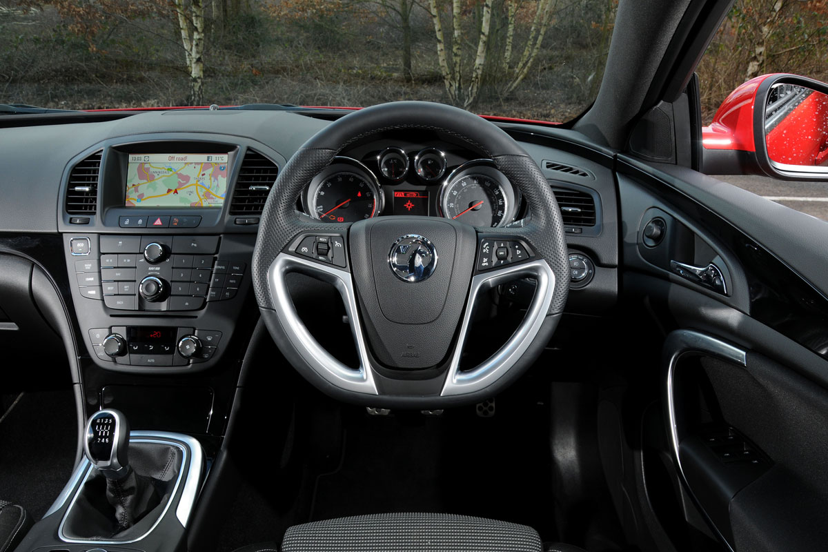 Vauxhall Insignia SRi VX-Line dash