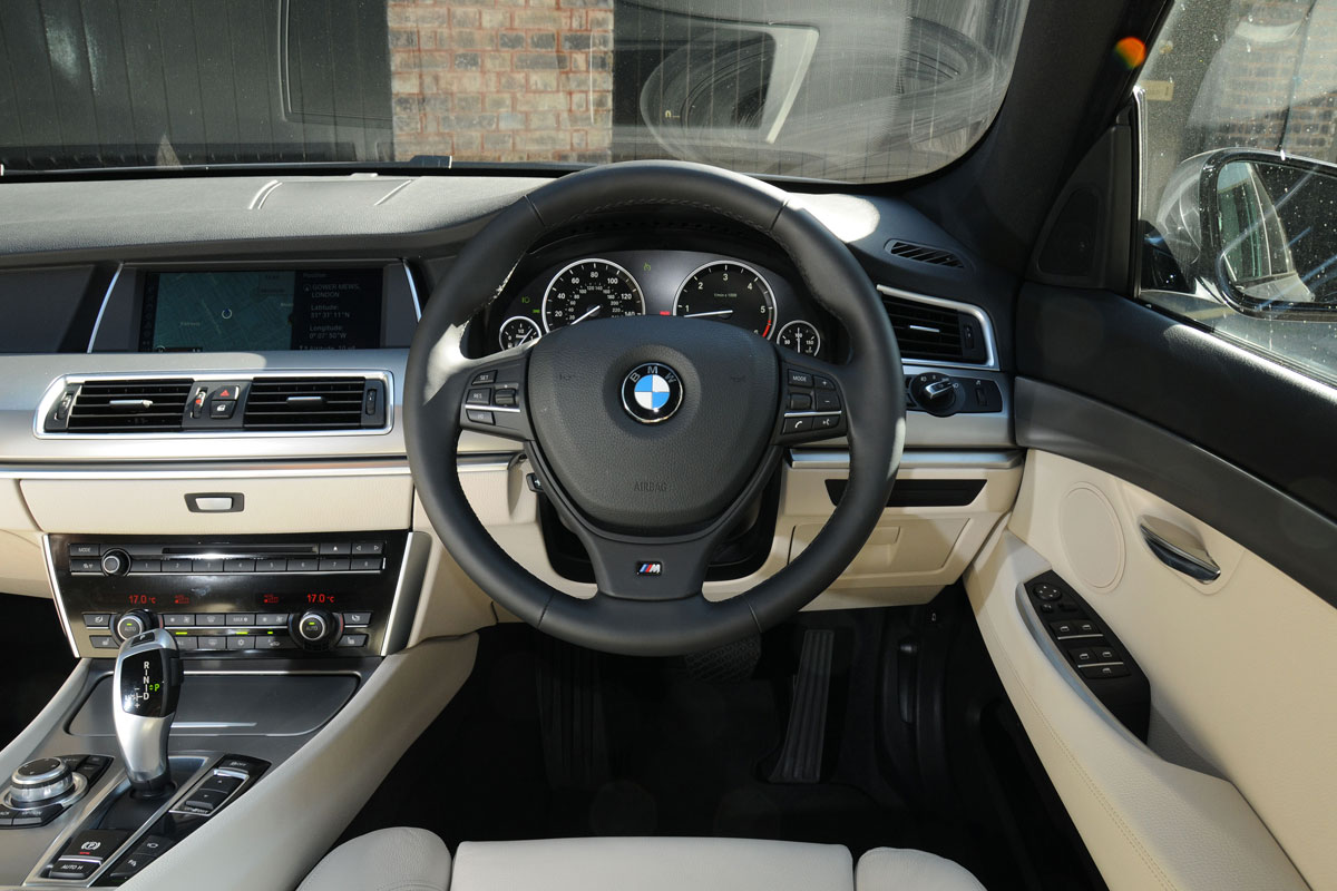 BMW 5 GT M Sport dash