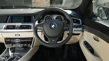 BMW 5 GT M Sport dash
