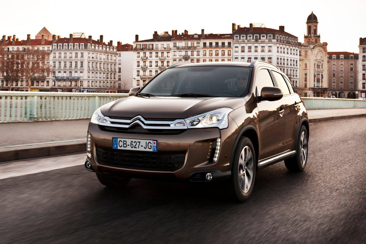 Citroen C4 Aircross front tracking
