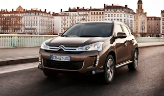 Citroen C4 Aircross front tracking