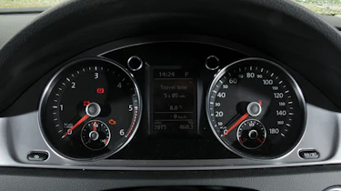 Volkswagen CC 2.0 TDI dials