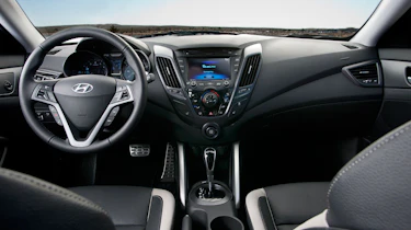 Hyundai Veloster Turbo interior