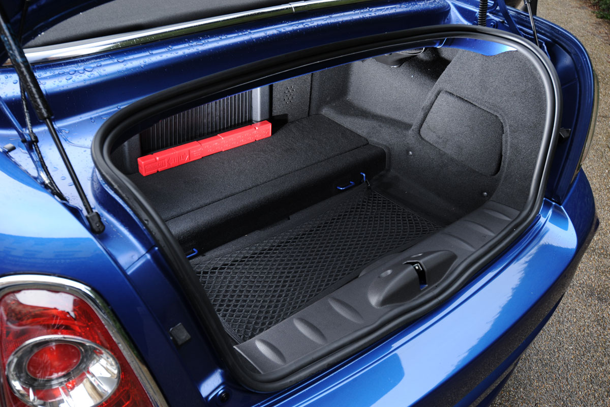 MINI Cooper SD Roadster boot