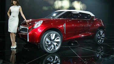 MG Icon front three-quarters