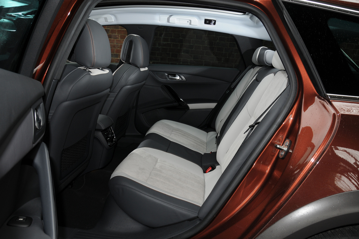 Peugeot 508 RXH rear seats