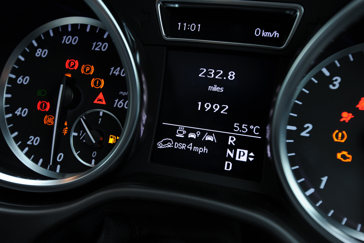 Mercedes ML 350 CDI dials