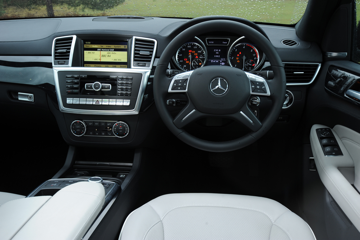 Mercedes ML 350 CDI interior