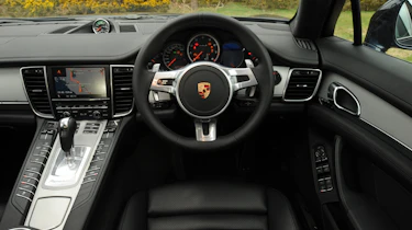 Porsche Panamera Turbo S dash