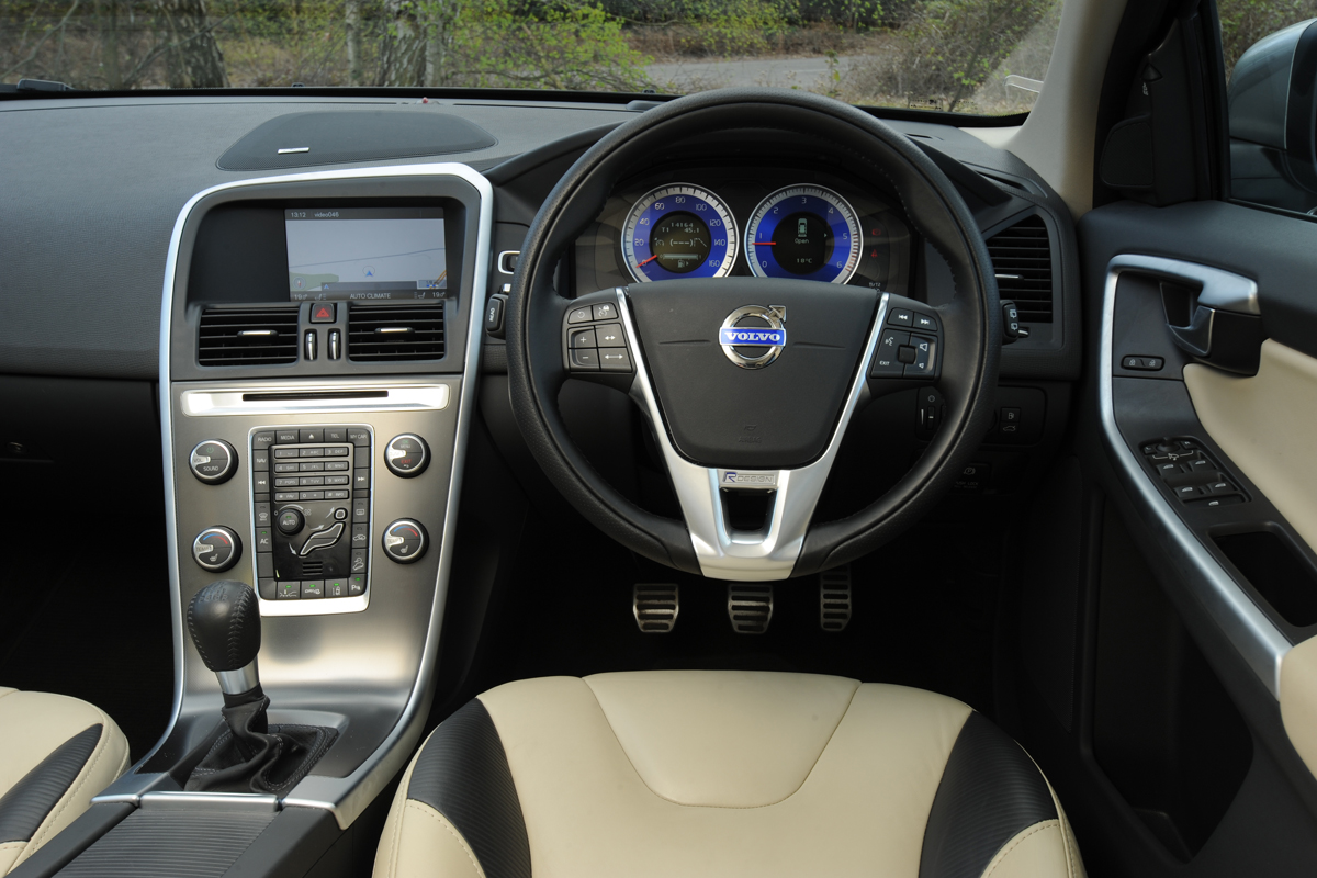 Volvo XC60 D3 DRIVe dash