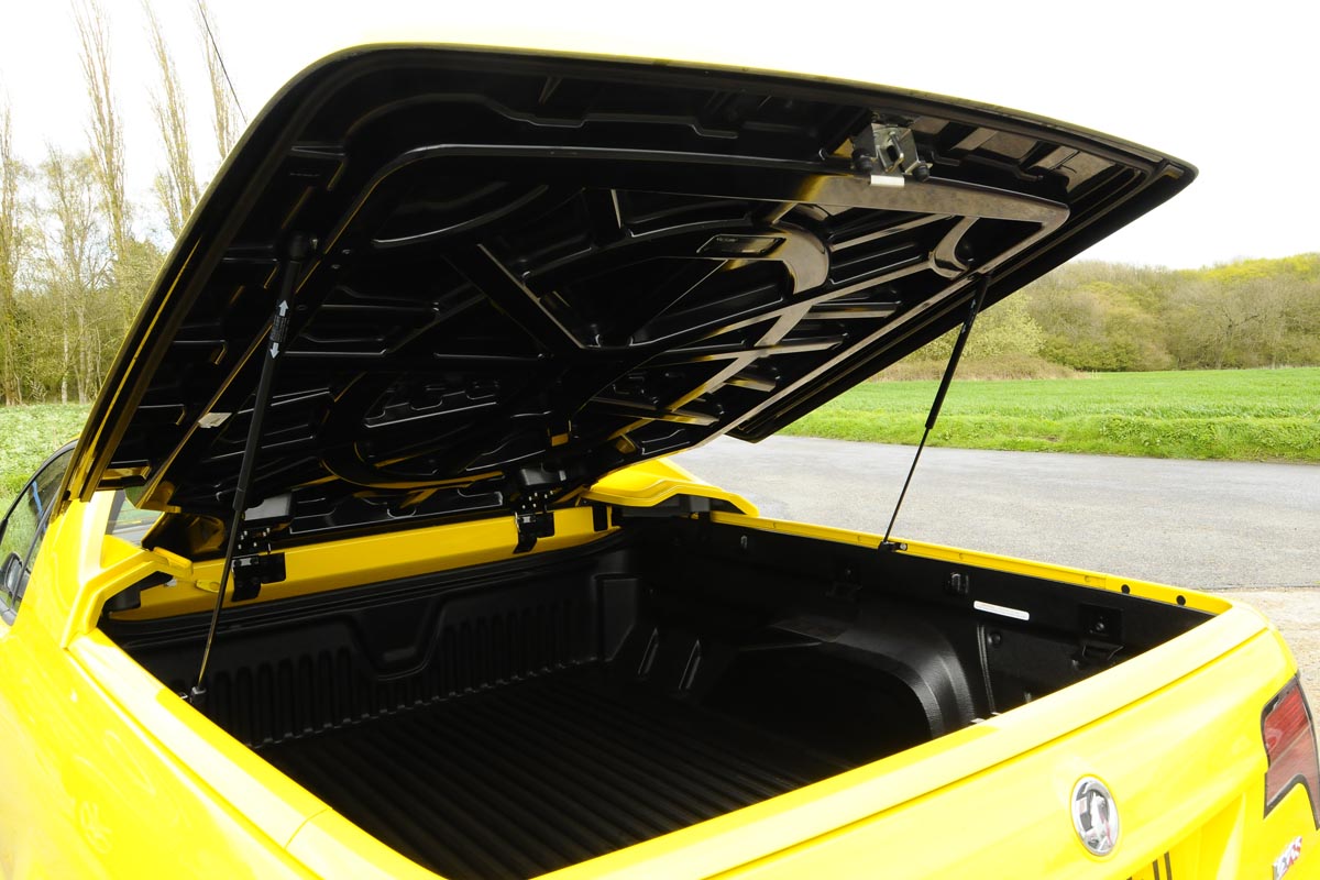 Vauxhall Maloo boot