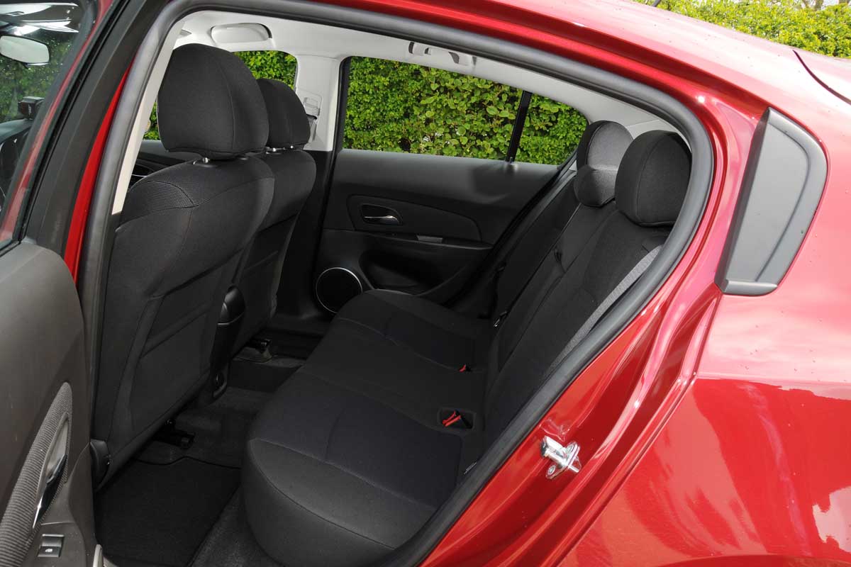 Chevrolet Cruze rear seats