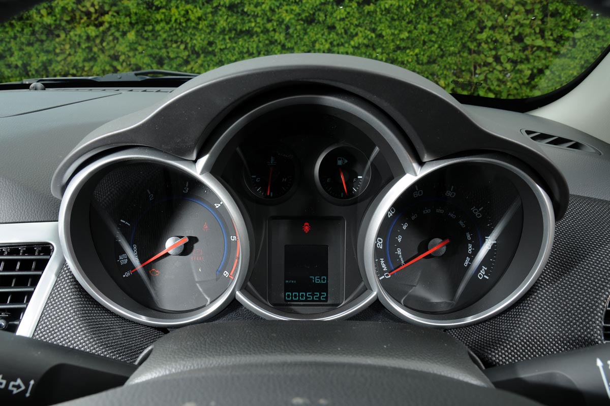 Chevrolet Cruze dials