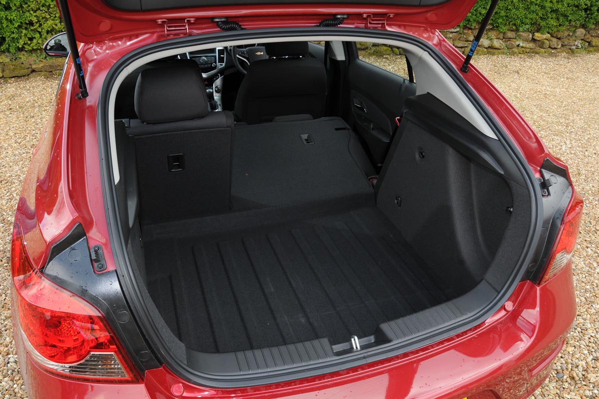 Chevrolet Cruze boot