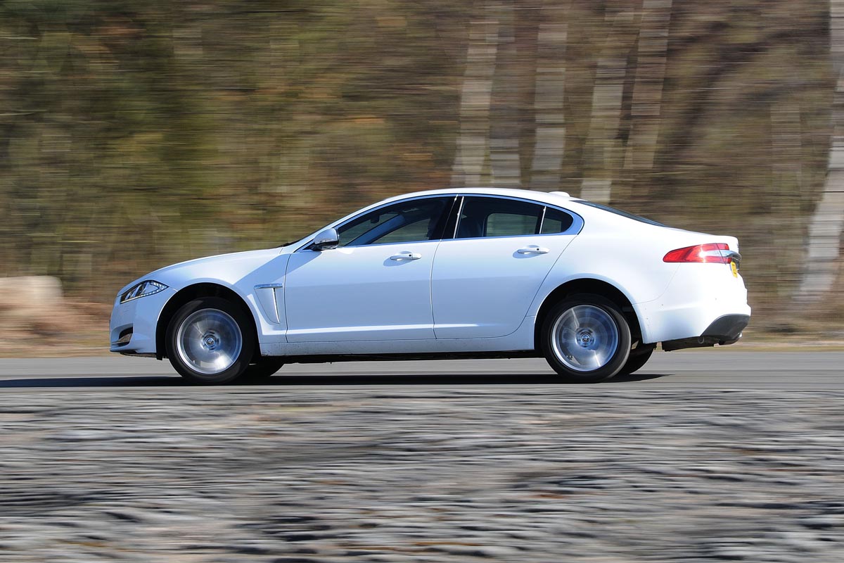 Jaguar XF panning
