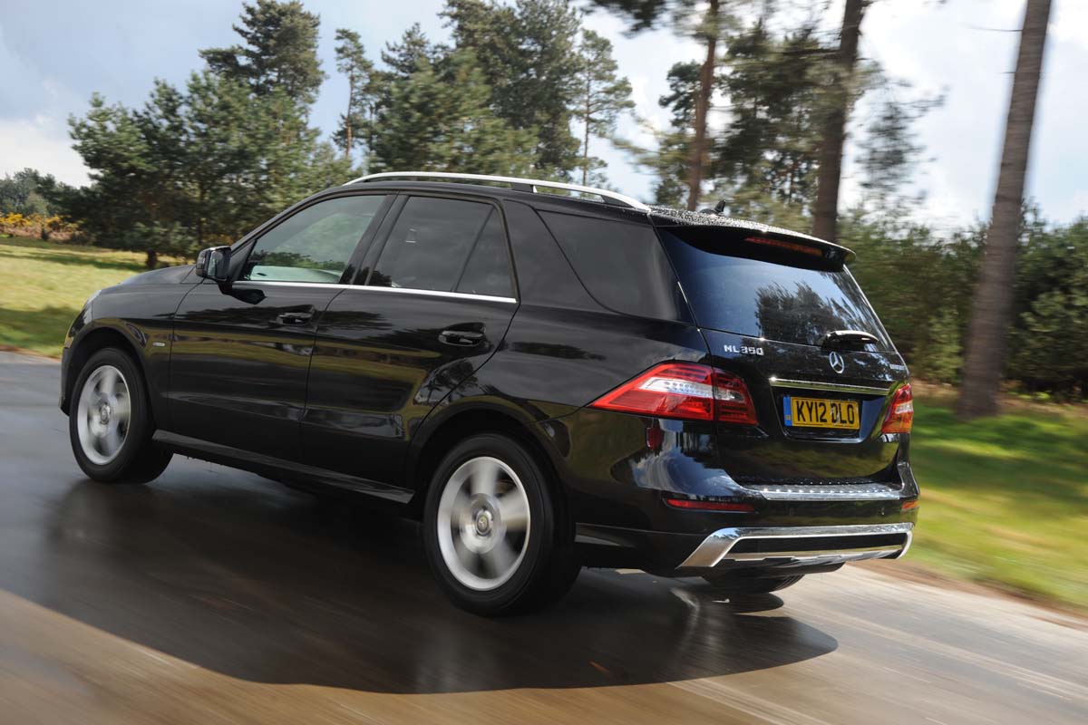 Mercedes ML panning rear