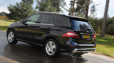 Mercedes ML panning rear