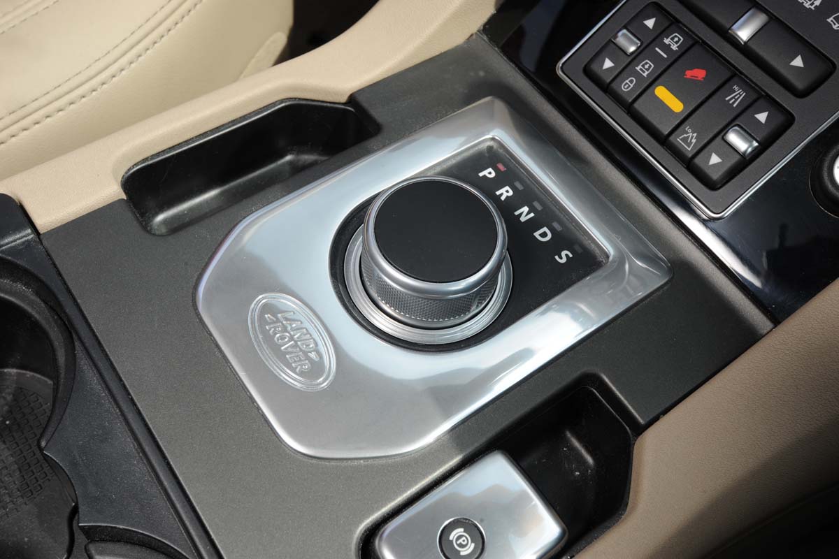 Land Rover Discovery panning