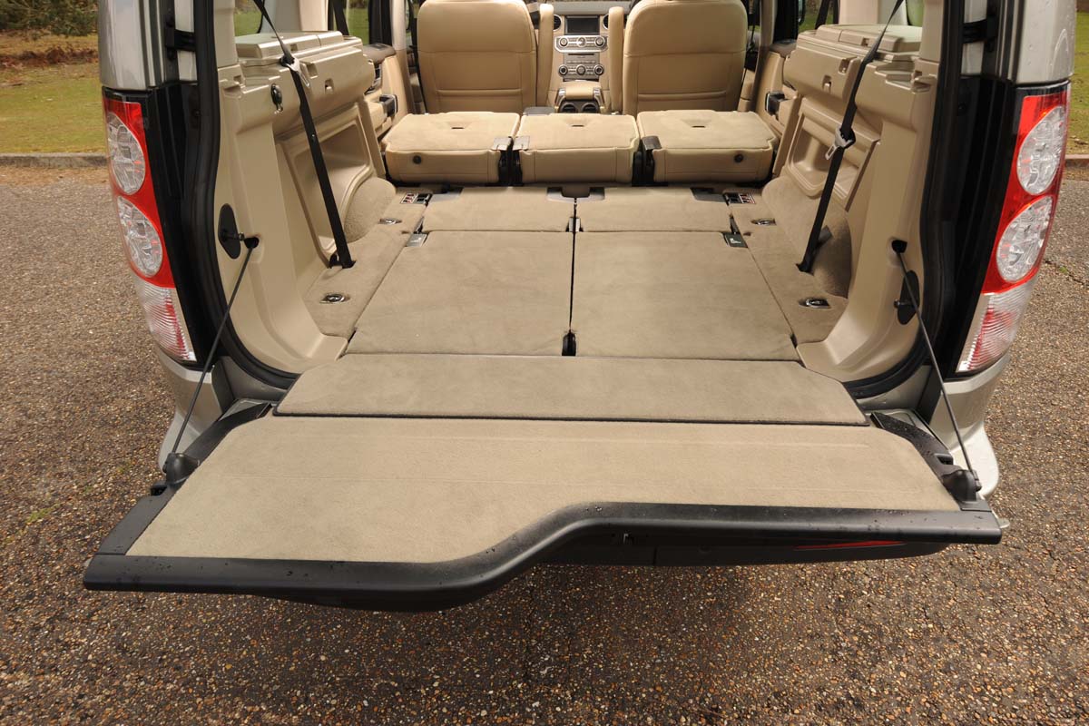 Land Rover Discovery boot