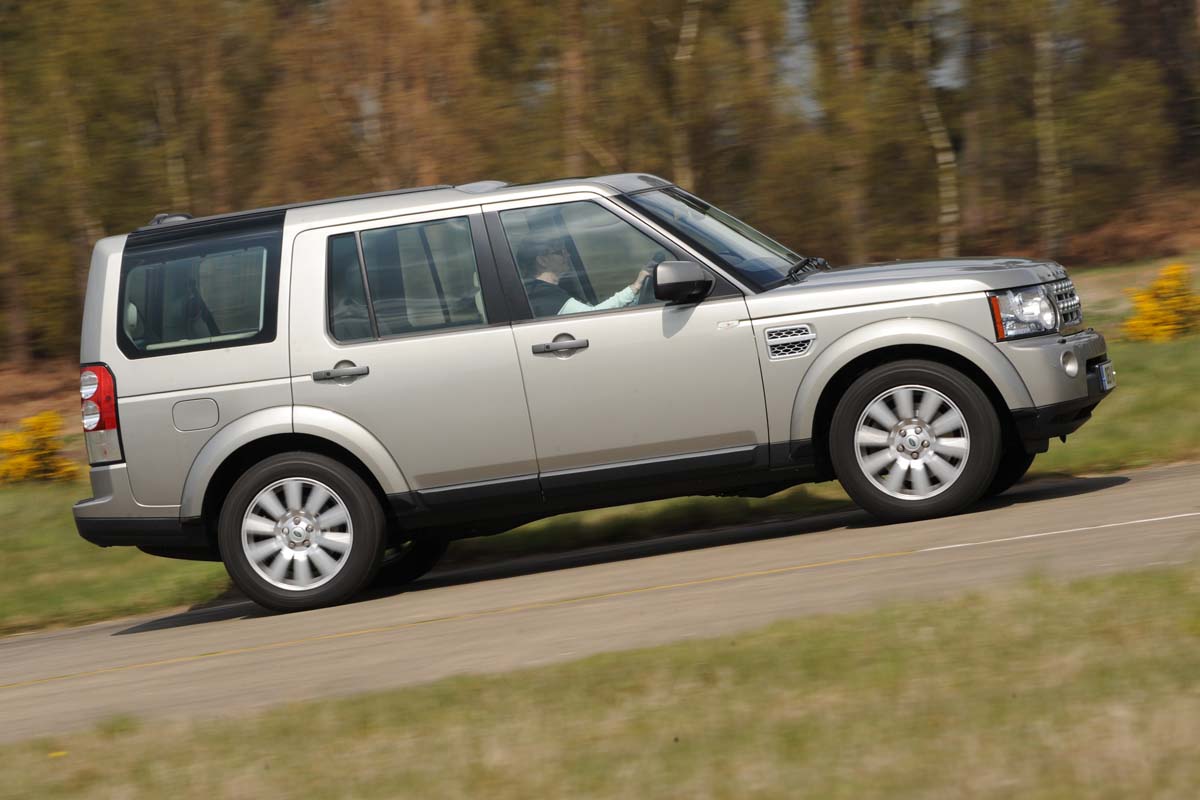 Land Rover Discovery panning