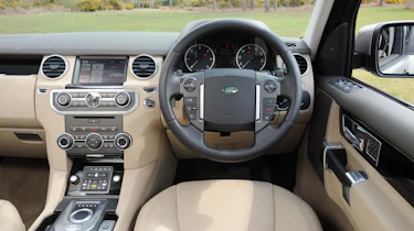 Land Rover Discovery interior
