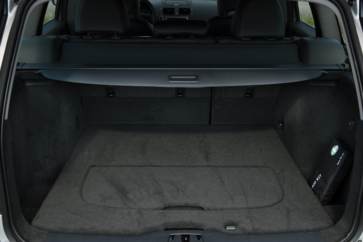 Volvo V50 boot