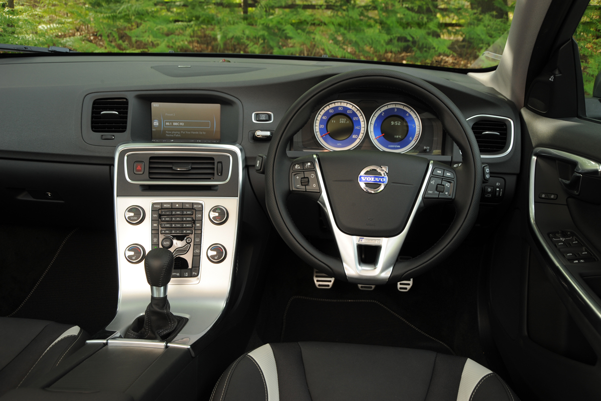 Volvo V60 dash