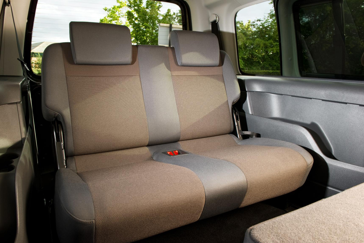 Volkswagen Caddy Maxi Life rear seats