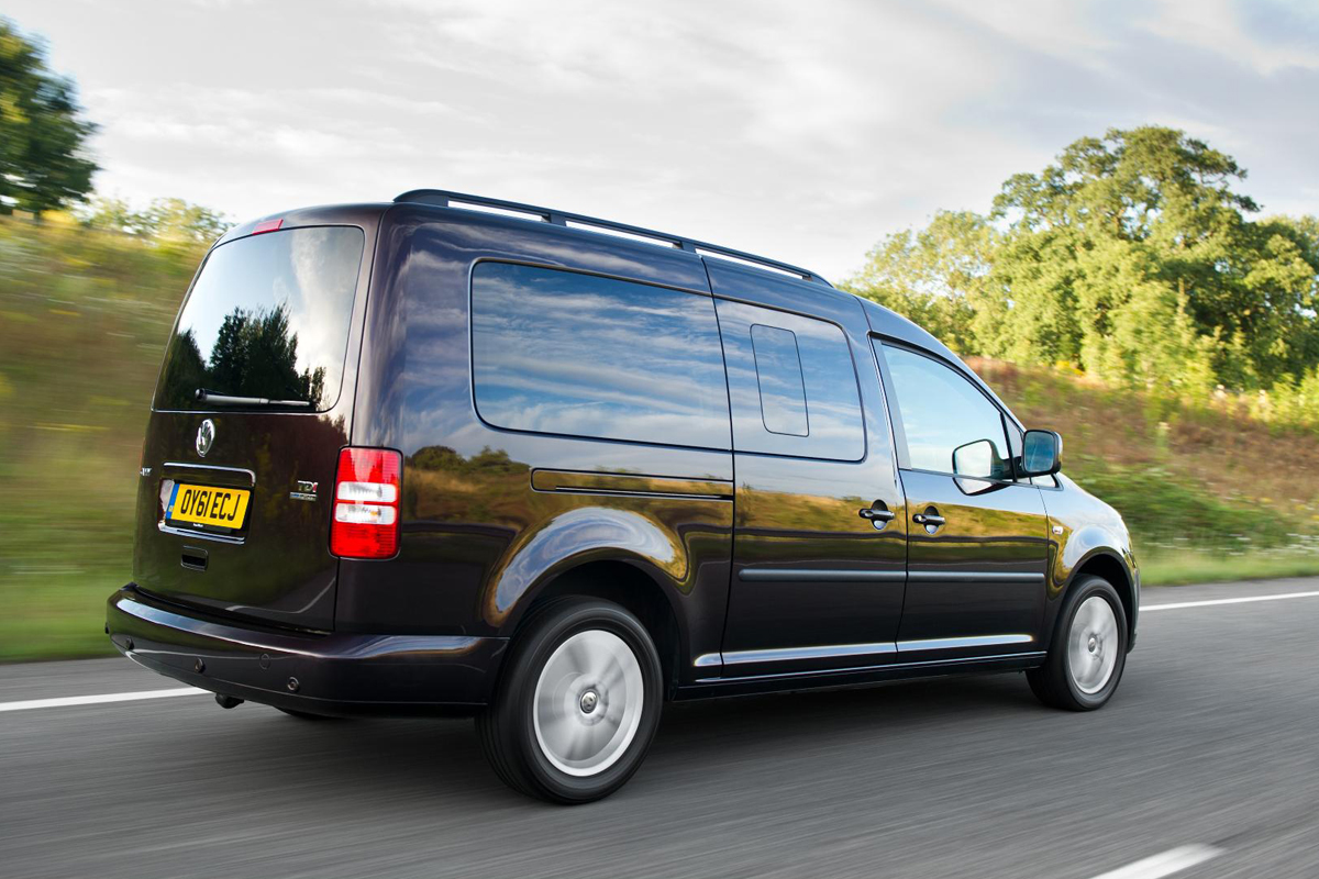 Volkswagen Caddy Maxi Life rear tracking