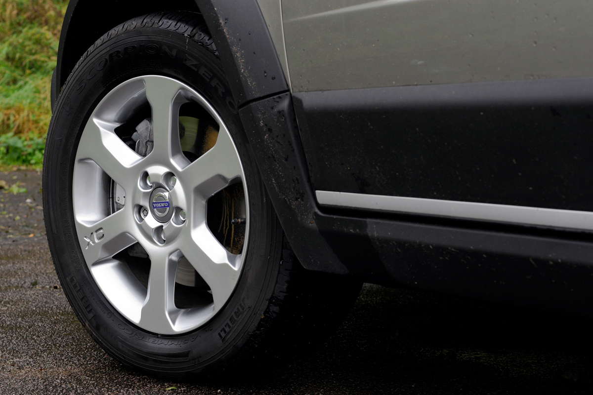 Volvo XC70 wheel