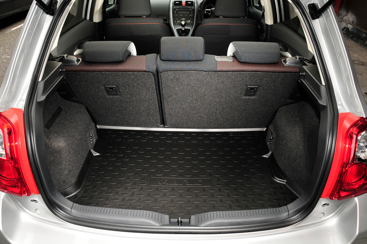 Toyota Auris boot