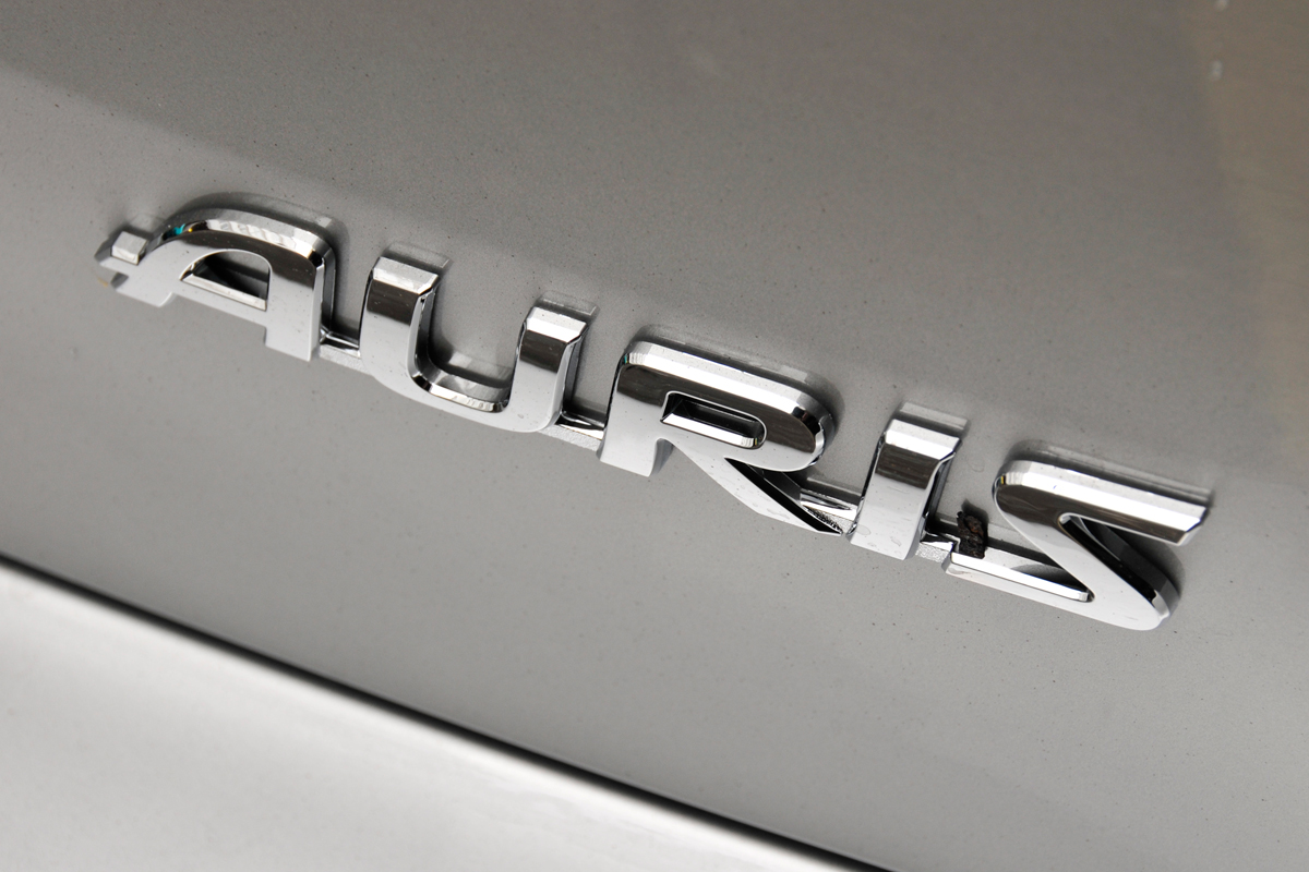 Toyota Auris badge