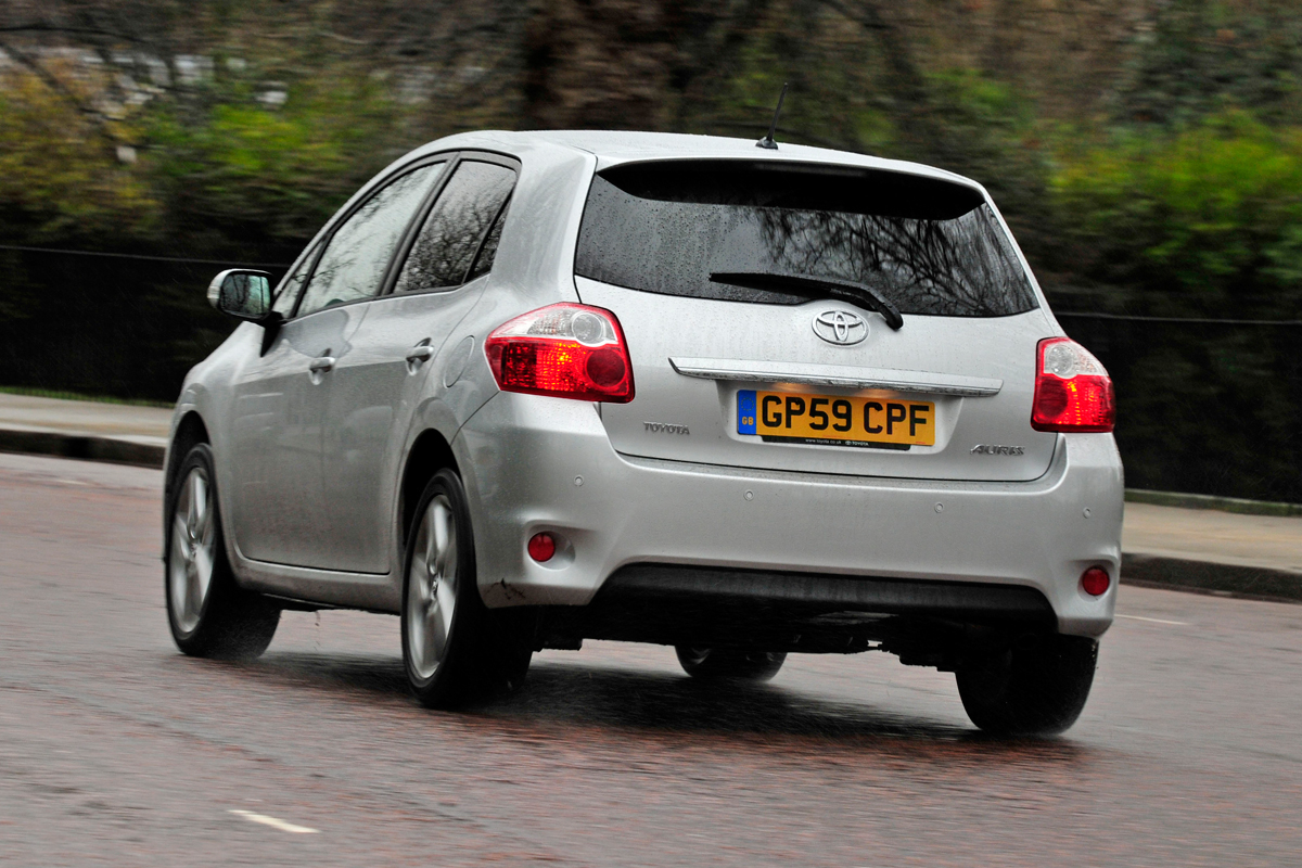 Toyota Auris rear tracking