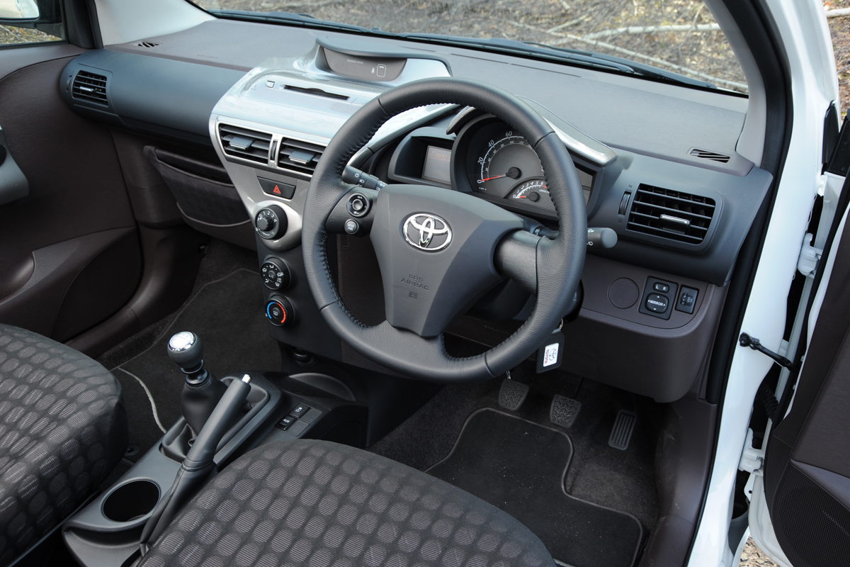 Toyota iQ interior