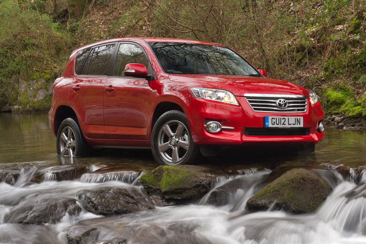 Toyota RAV4 front three-quarters