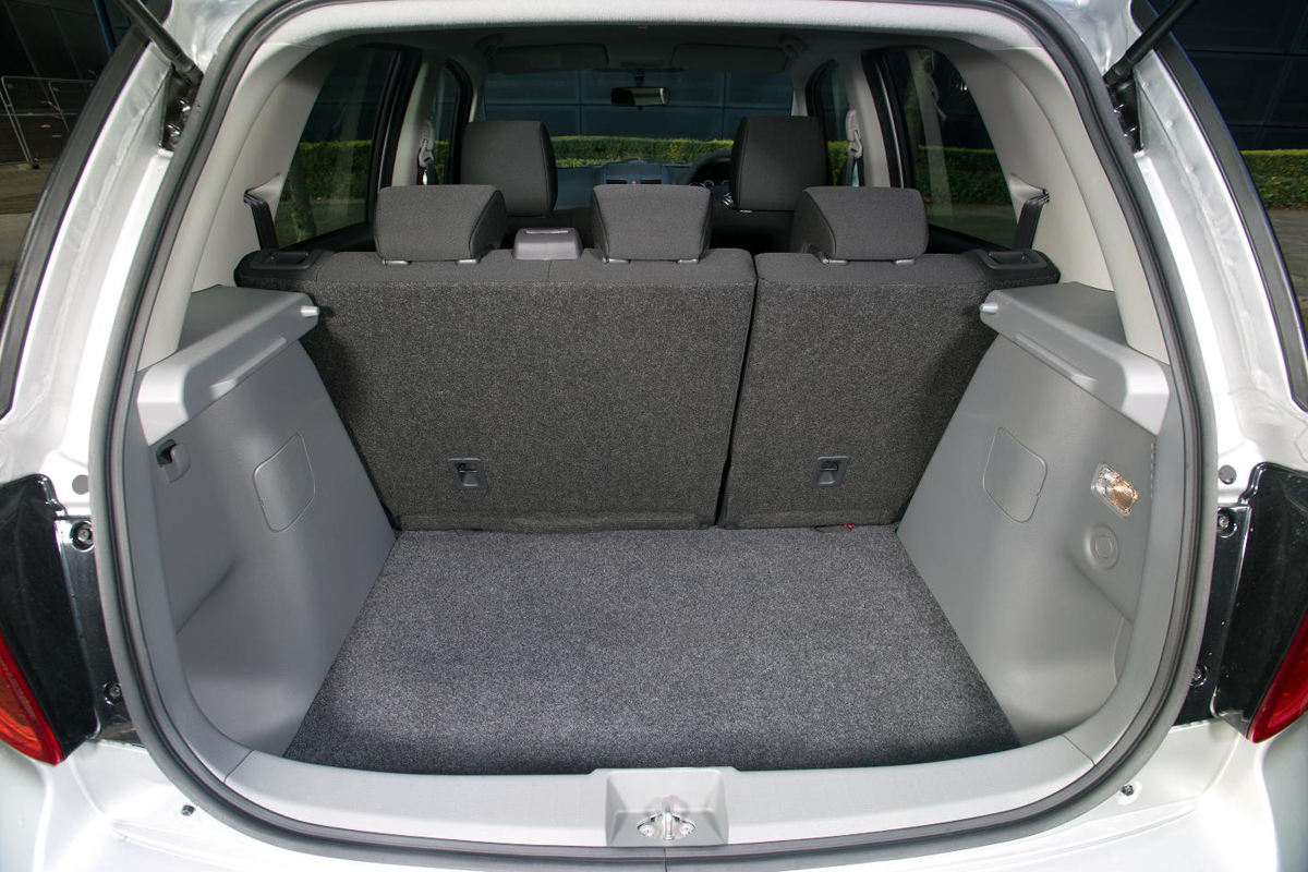 Suzuki SX4 boot