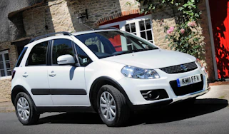 Suzuki SX4 front three-quarters