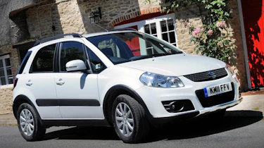 Suzuki SX4 front three-quarters