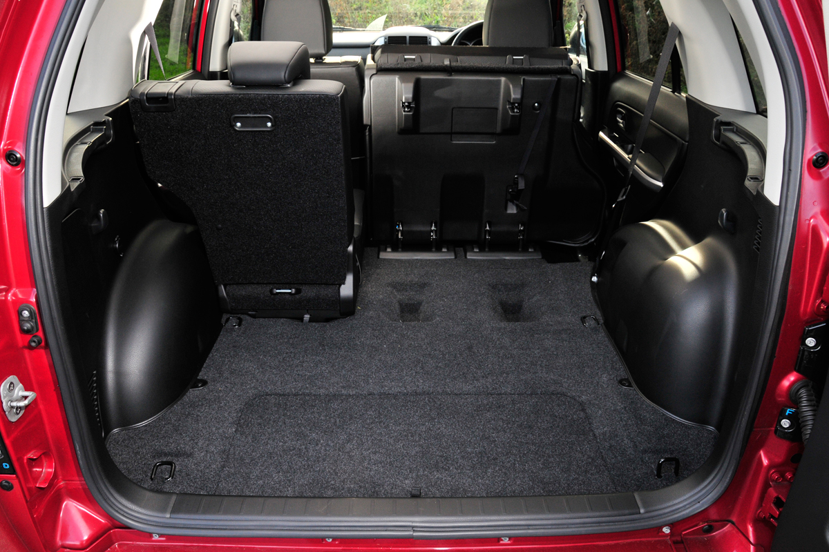 Suzuki Grand Vitara boot