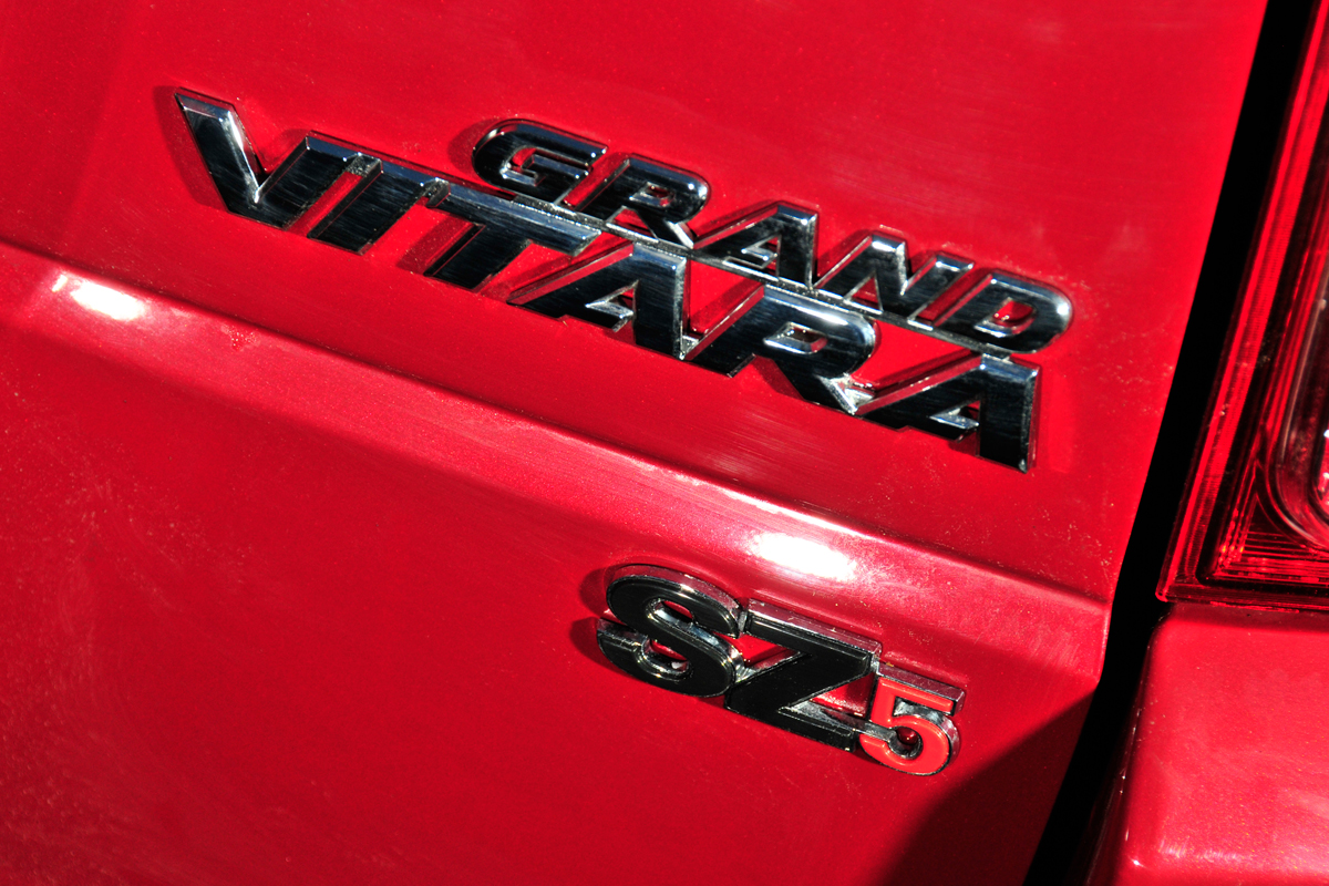 Suzuki Grand Vitara badge
