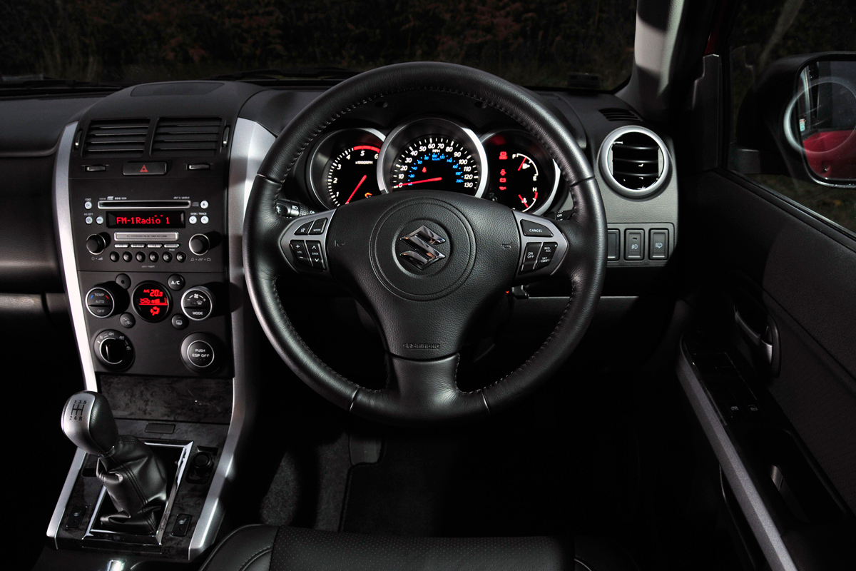 Suzuki Grand Vitara dash