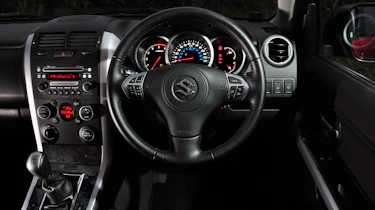 Suzuki Grand Vitara dash