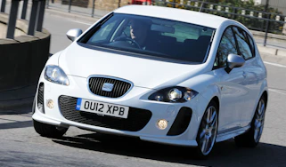 SEAT Leon front cornering