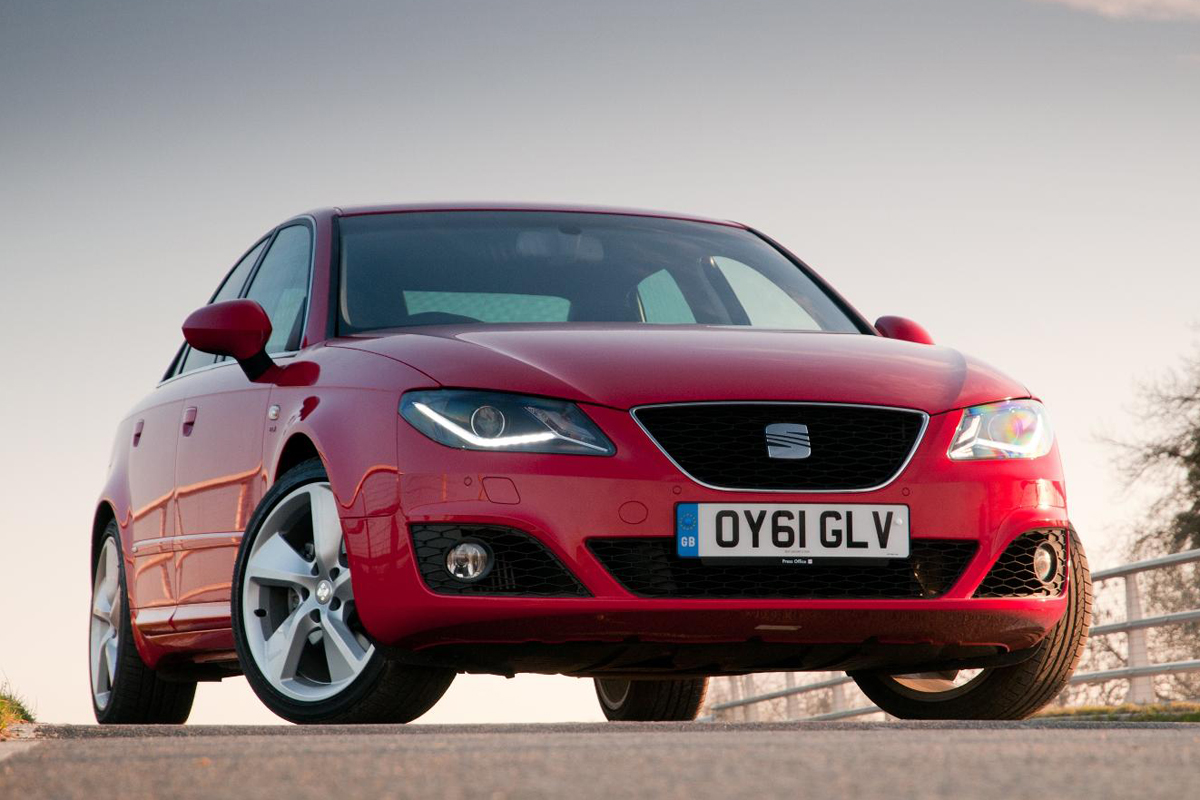 SEAT Exeo front three-quarters