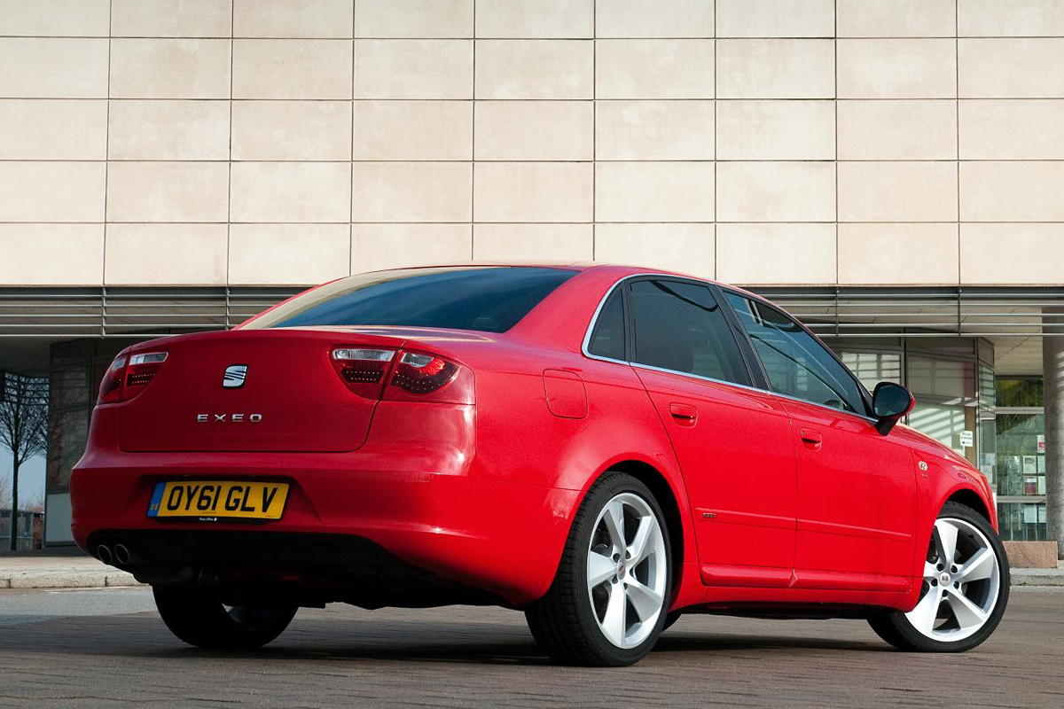 SEAT Exeo rear three-quarters